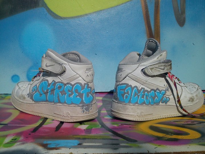 215704_10150189562744873_3439363_n